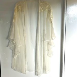 Natori Short Shear White Caftan Robe